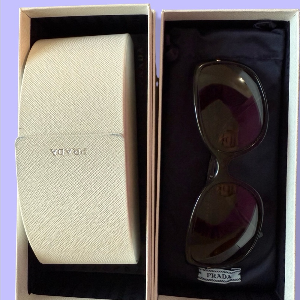 Prada‎ Black Sunglasses with Cream Case